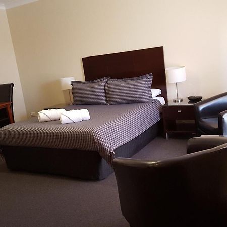 Gateway Motor Inn - Self Check-In Брокен-Хилл Экстерьер фото