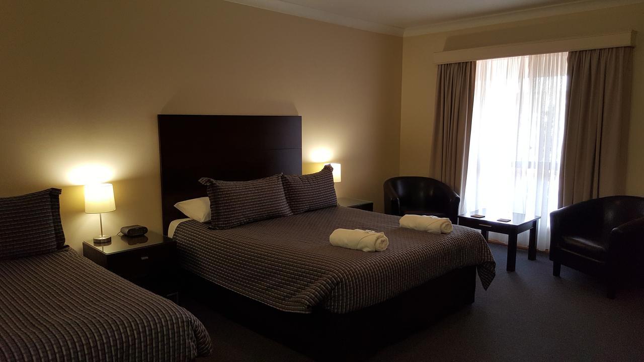 Gateway Motor Inn - Self Check-In Брокен-Хилл Экстерьер фото